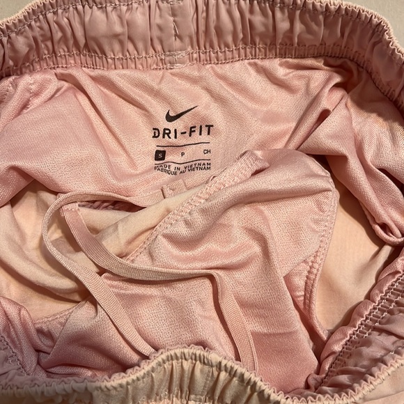 Women’s Nike Shorts Light Pink Small - Picture 4 of 6